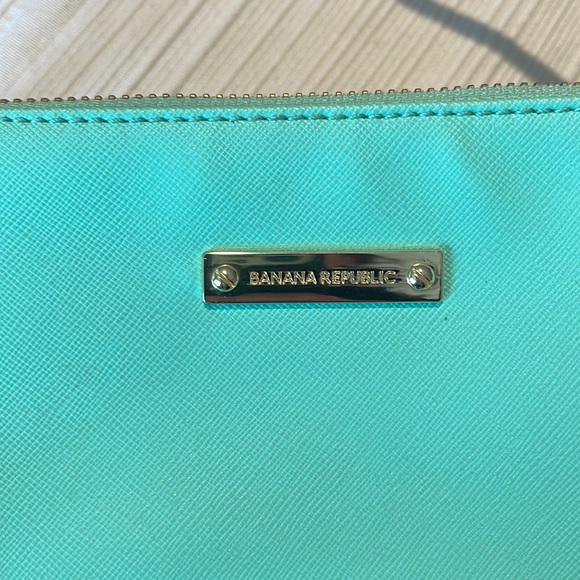 NWOT Banana Republic Synthetic Leather Clutch/Wristlet - Picture 2 of 10